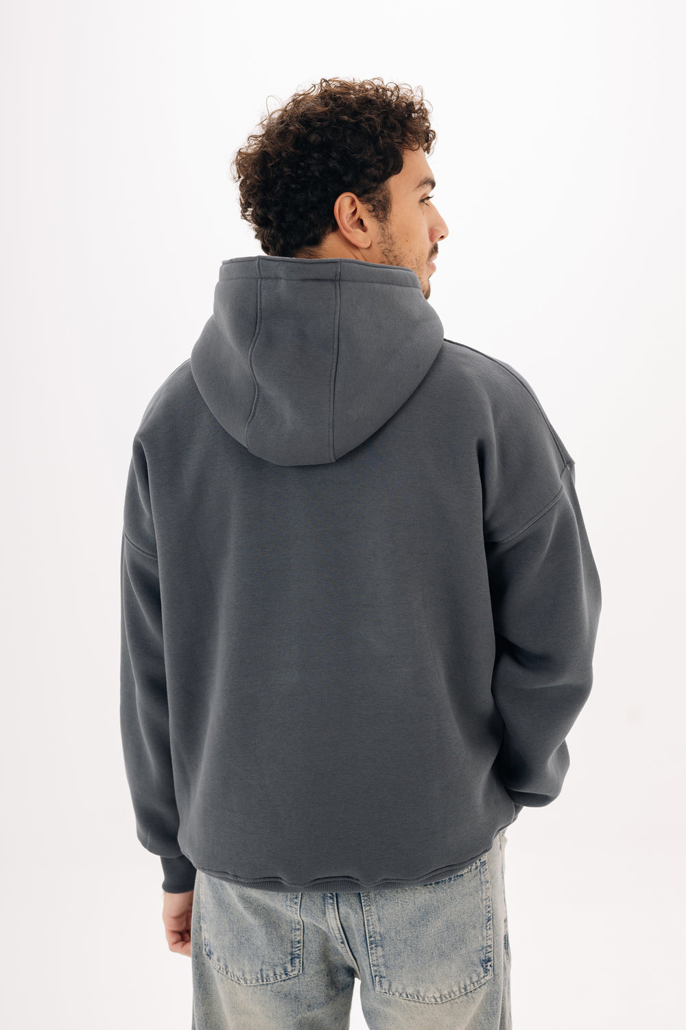 Basic grey boxy hoodie front view on modelBasic grey hoodie back view on modelUnisex essential hoodie in grey ? Blancka