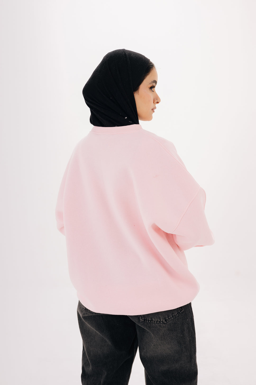 Model wearing pink oversized basic crewneck sweatshirt by Blancka
